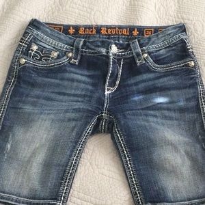 Women rock revival Bermuda shorts